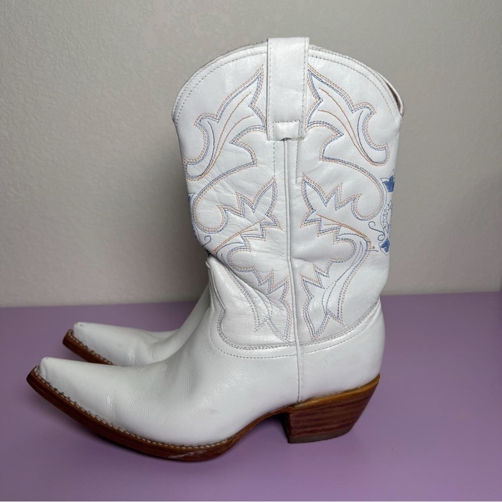 El General White Heeled Boots with Western Stitching